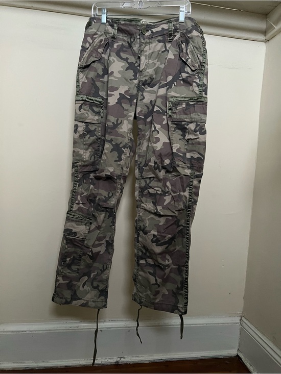 Abercrombie & Fitch Pants - Abercrombie Women’s Camo Cargo Pants - Olive/Gray Camouflage